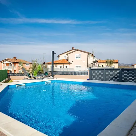 Renci Near Umag For 8 Persons With 30 M2 Private Heated Pool Buje