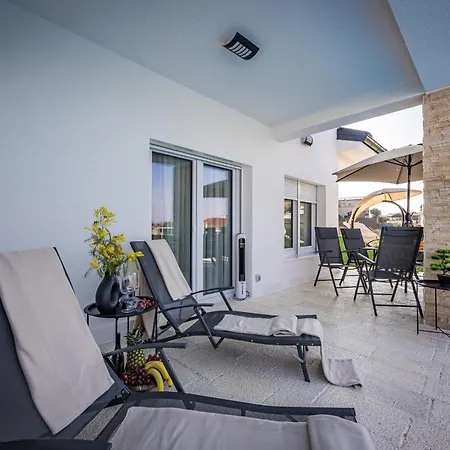 Vila Renci Near Umag For 8 Persons With 30 M2 Private Heated Pool *