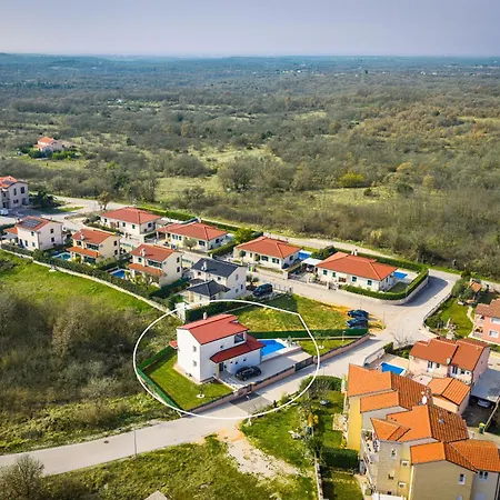 Renci Near Umag For 8 Persons With 30 M2 Private Heated Pool