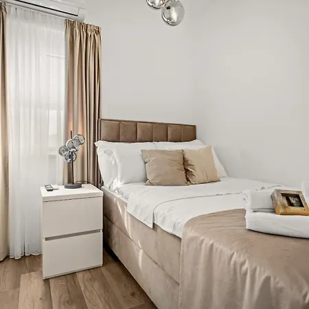 Renci Near Umag For 8 Persons With 30 M2 Private Heated Pool 빌라