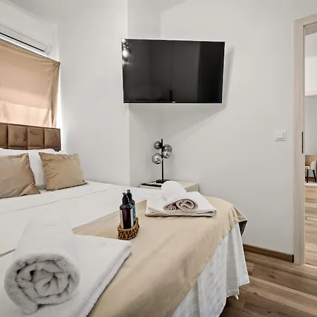 Renci Near Umag For 8 Persons With 30 M2 Private Heated Pool * Buje