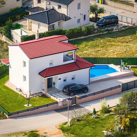 Renci Near Umag For 8 Persons With 30 M2 Private Heated Pool 부제