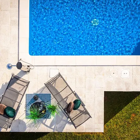 Villa Renci Near Umag For 8 Persons With 30 M2 Private Heated Pool Buje