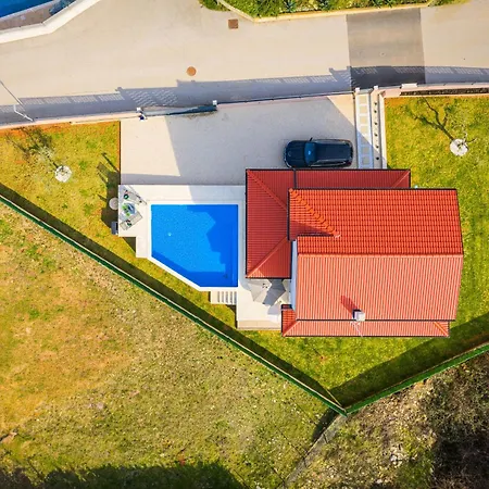 Renci Near Umag For 8 Persons With 30 M2 Private Heated Pool 빌라 *