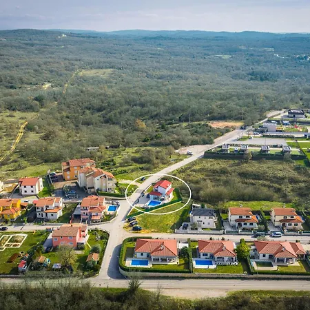 Renci Near Umag For 8 Persons With 30 M2 Private Heated Pool * Buje
