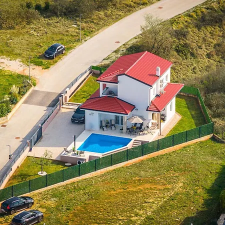Renci Near Umag For 8 Persons With 30 M2 Private Heated Pool